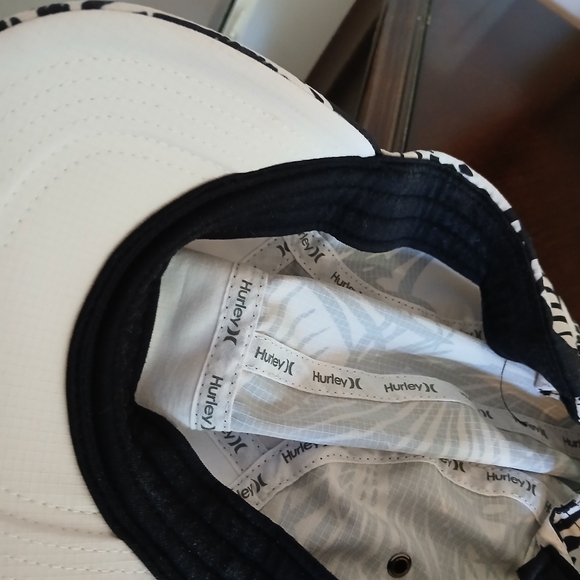 Hurley hat 👒 - Picture 3 of 5